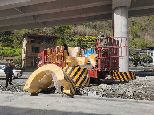 防车防船撞设施