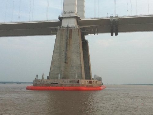 自浮式桥梁防撞