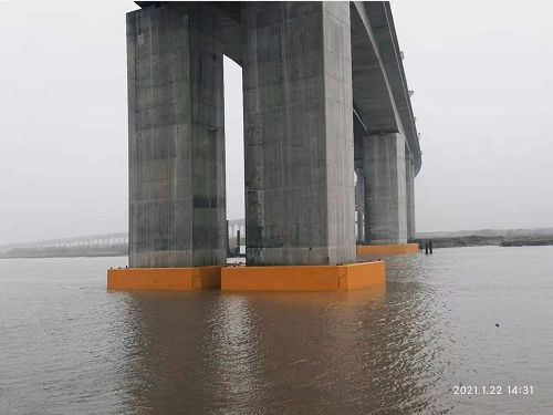 箱形自浮式复合材料防撞设施