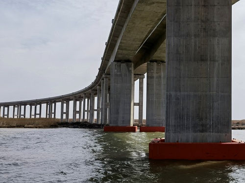浮动式钢覆复合材料防撞设施