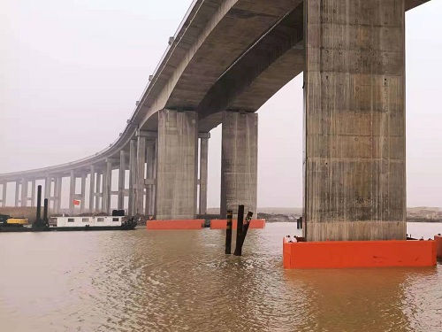 自浮式大桥桥墩防撞