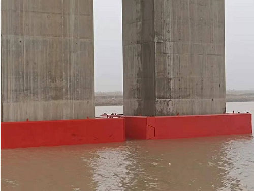 自浮式箱型复合材料防撞设施