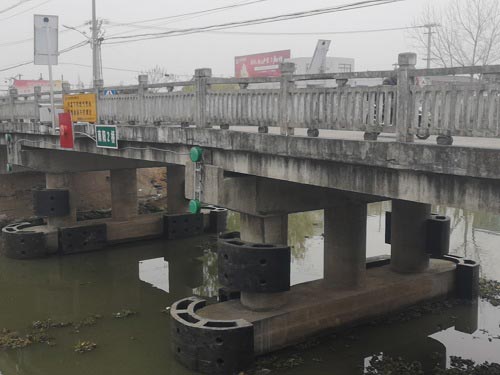 浮动式桥墩防撞