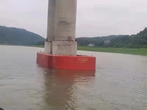 自浮式箱型防撞设施