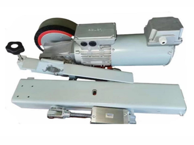 压布上针装置选用德国 Lenze 伦茨压布装置，上针张力更稳定。