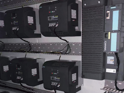 九一 JY-2025 型节能定型机 整机张力控制系统选用西门子 SIEMENS 电器。