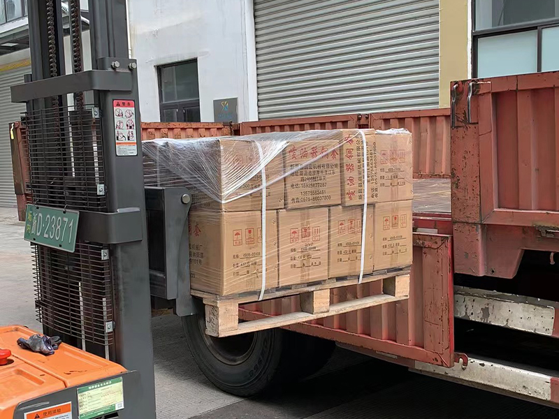 噴油器銅套發貨裝車現場